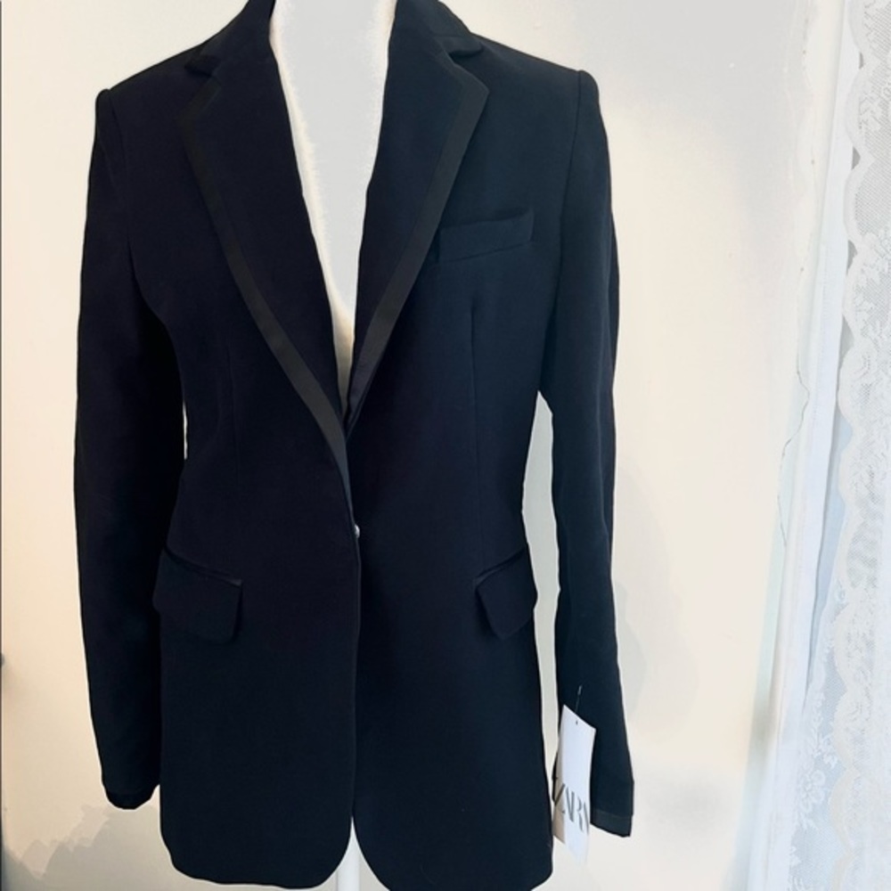 NWT Zara Navy Small Velvet Blazer New with tag